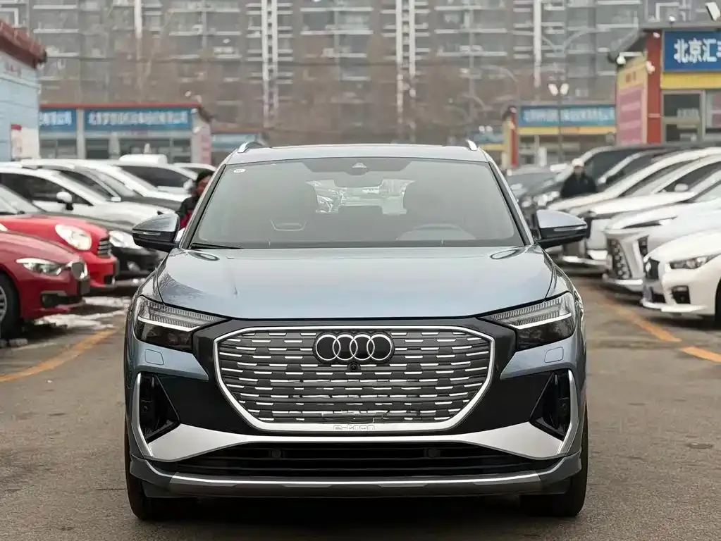 Audi Q4 e-tron — фото 7