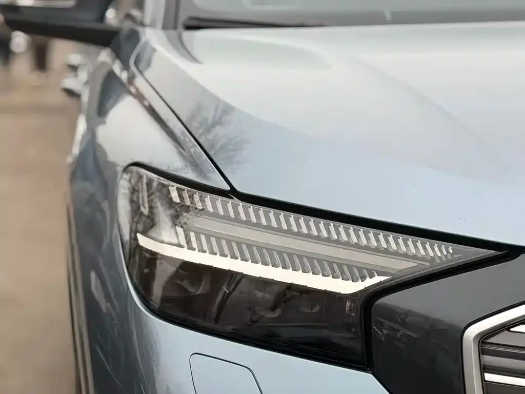 Audi Q4 e-tron — фото 2