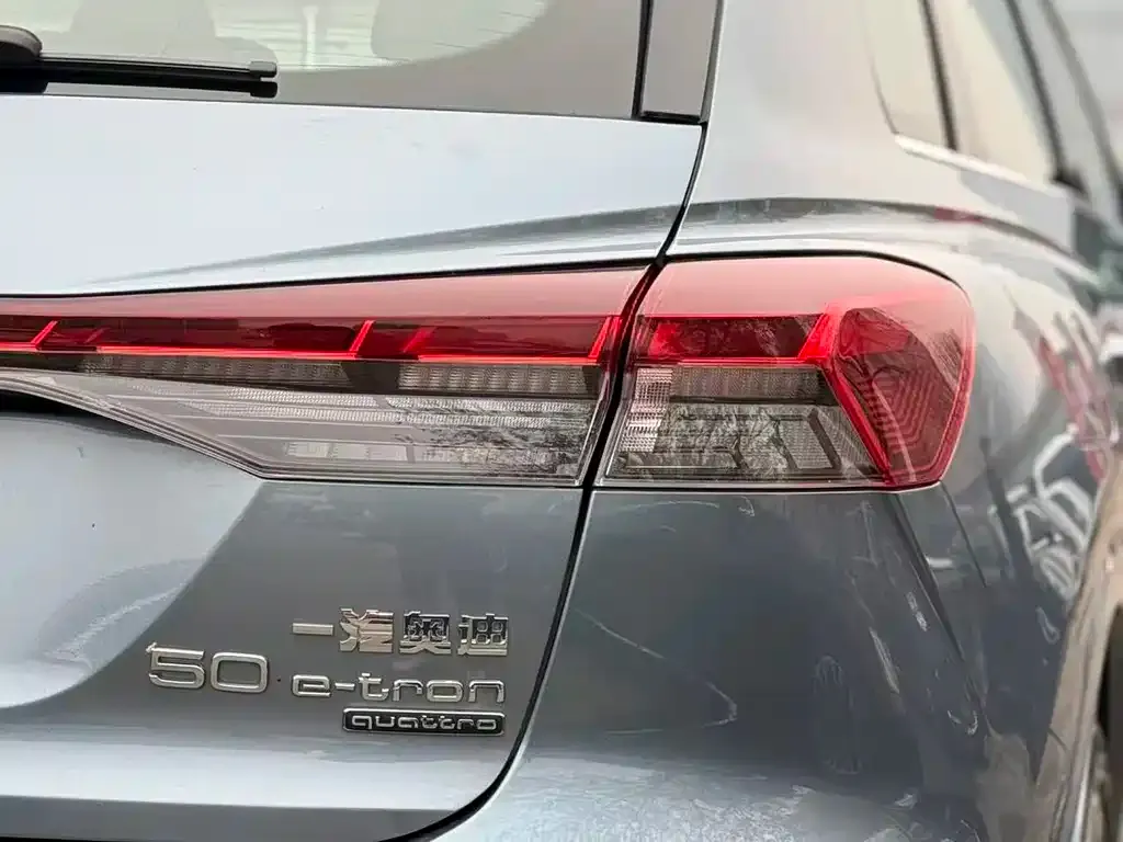 Audi Q4 e-tron — фото 4