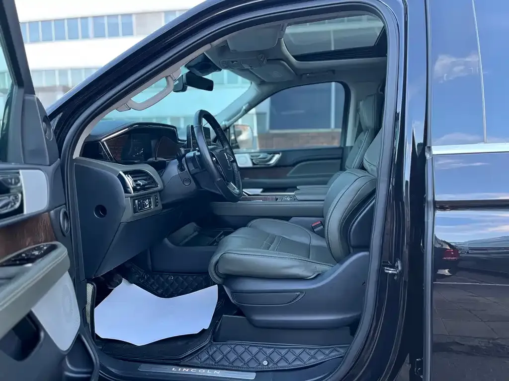 Lincoln Navigator — фото 9