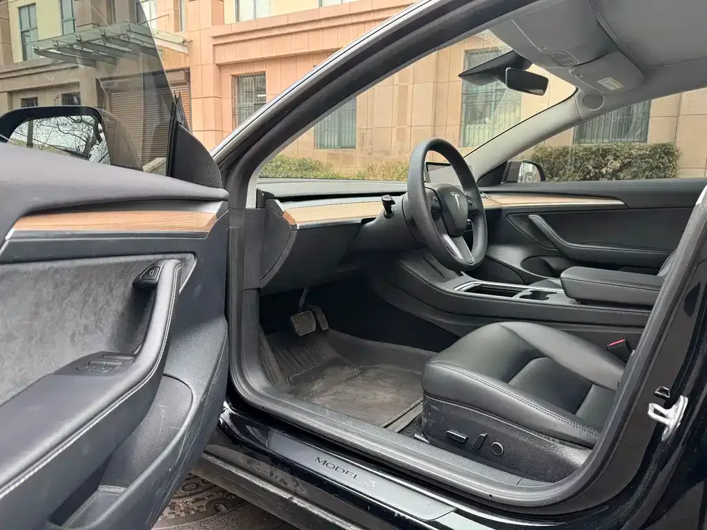 Tesla Model 3 — фото 3