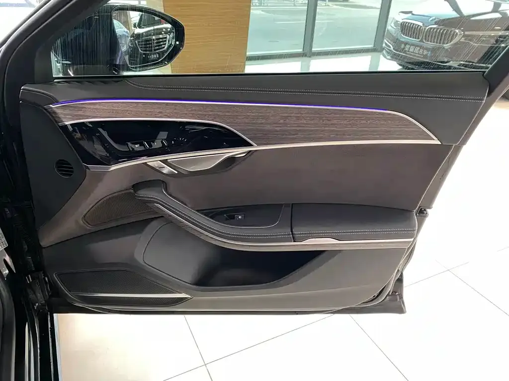 Audi A8 2022 из CN, фото 3