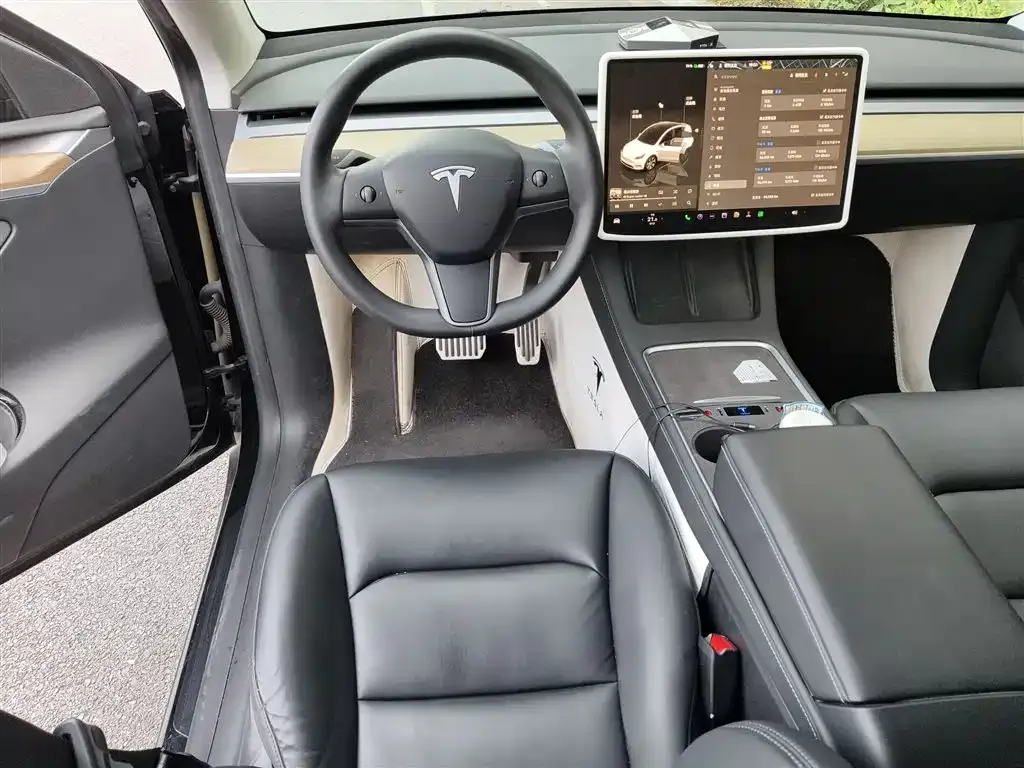 Tesla Model Y — фото 4