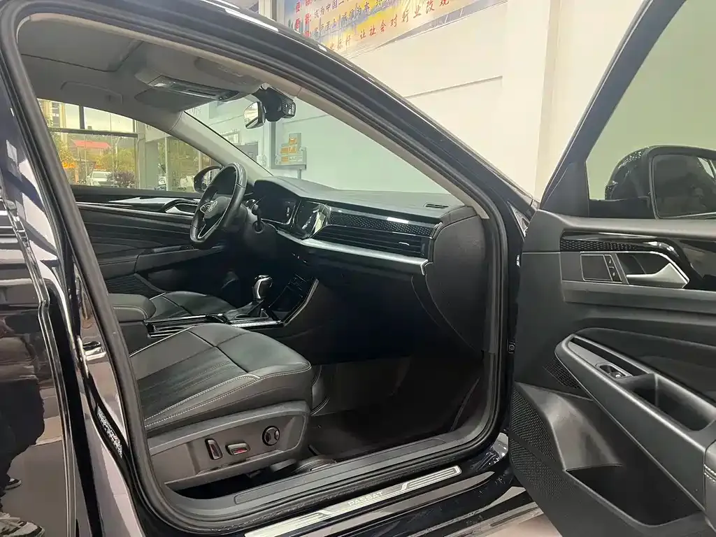 Volkswagen Passat 2023 из CN, фото 5