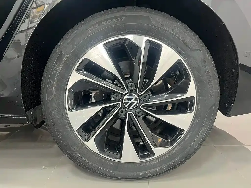 Volkswagen Passat 2023 из CN, фото 10