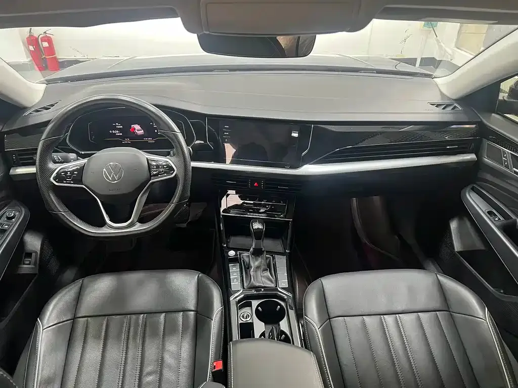 Volkswagen Passat 2023 из CN, фото 8