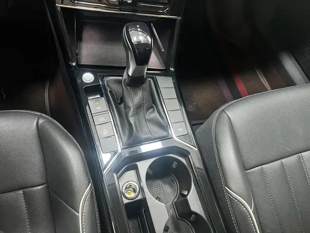 Volkswagen Passat 2023 из CN, фото 9