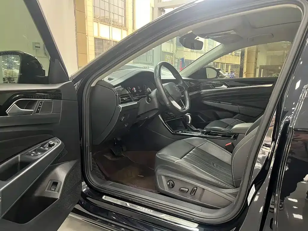 Volkswagen Passat 2023 из CN, фото 3