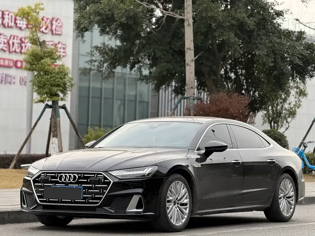 Audi A7L — фото 1