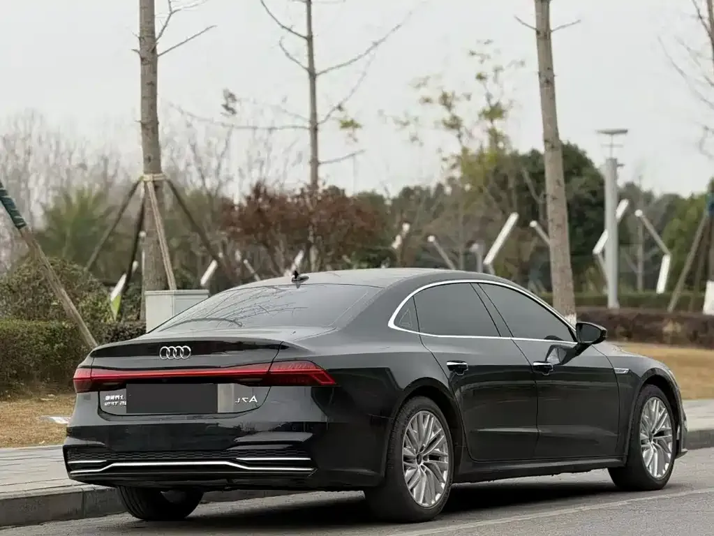 Audi A7L — фото 7