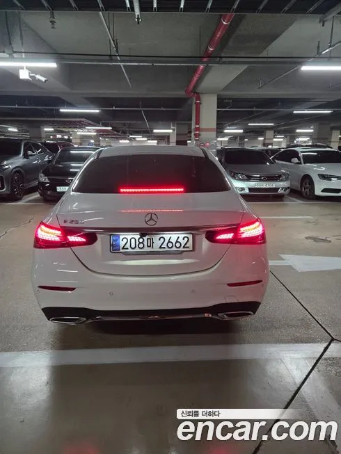 Mercedes-Benz E-Class 2023 из KR, фото 2