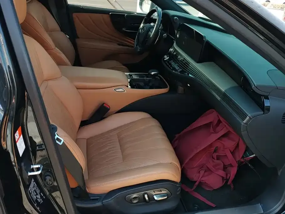 Lexus LS 2023 из CN, фото 4