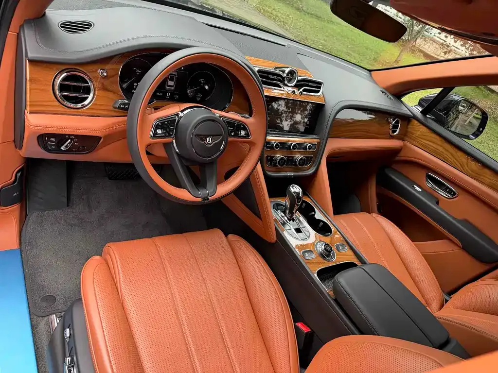 Bentley Bentayga 2024 из CN, фото 6