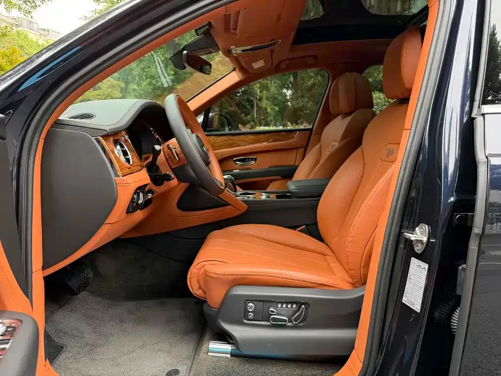 Bentley Bentayga 2024 из CN, фото 7