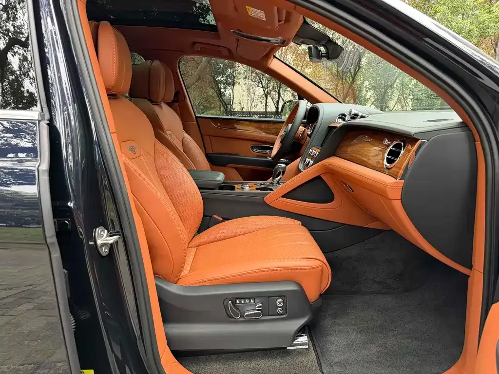 Bentley Bentayga 2024 из CN, фото 10