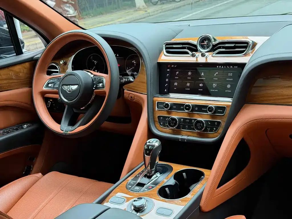 Bentley Bentayga 2024 из CN, фото 2
