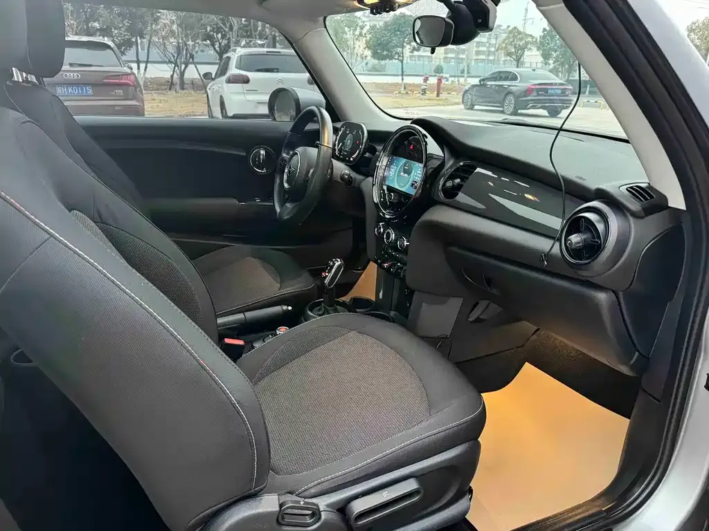 MINI Cooper (3-door) 2024 из CN, фото 2