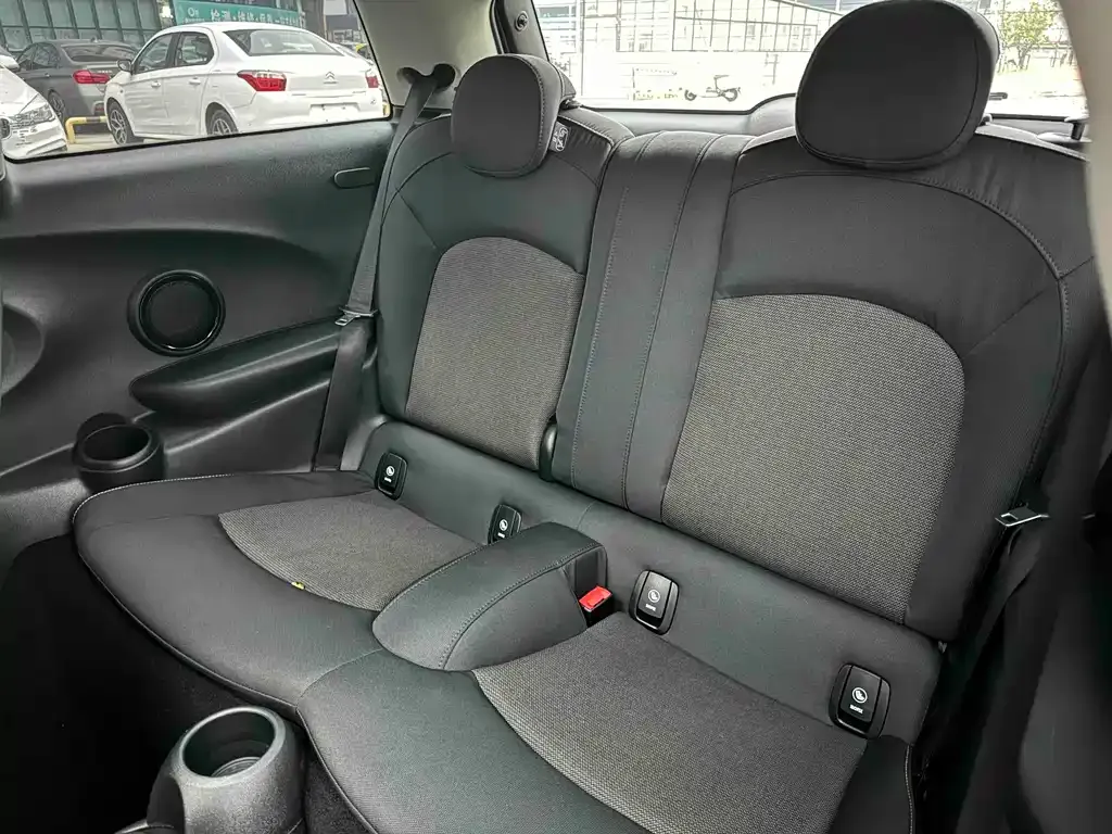 MINI Cooper (3-door) 2024 из CN, фото 9