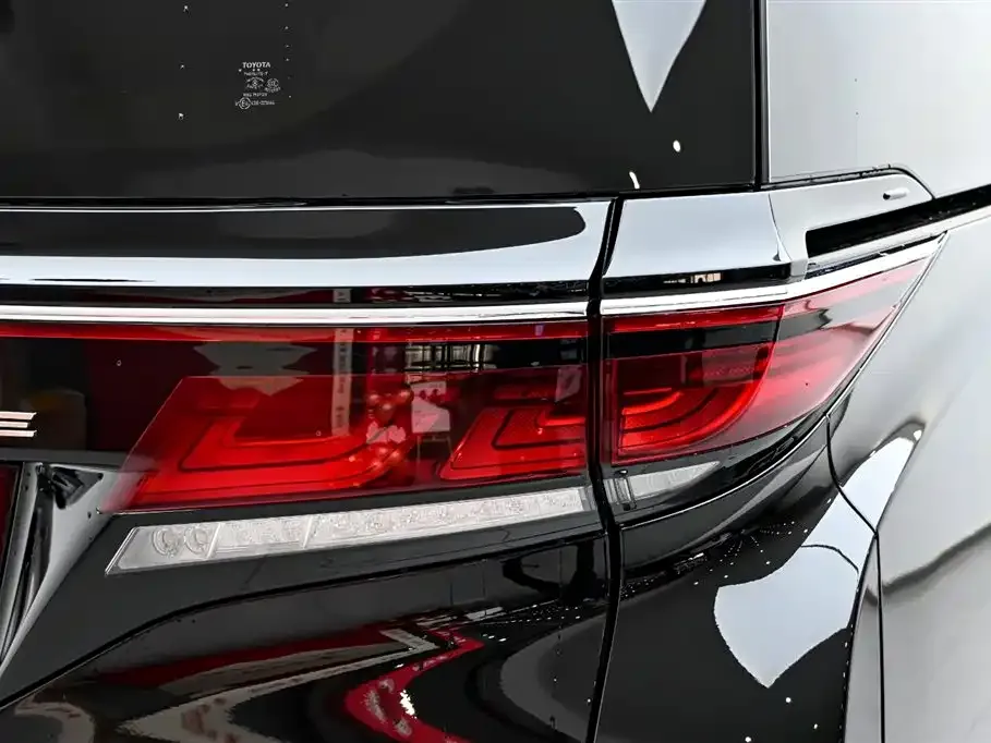 Toyota Vellfire — фото 6