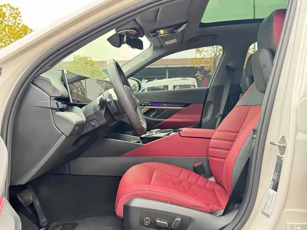 BMW 5 Series 2024 из CN, фото 10