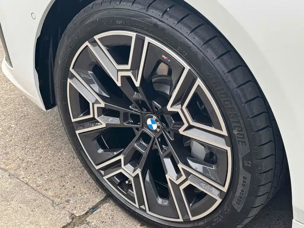 BMW 5 Series 2024 из CN, фото 6