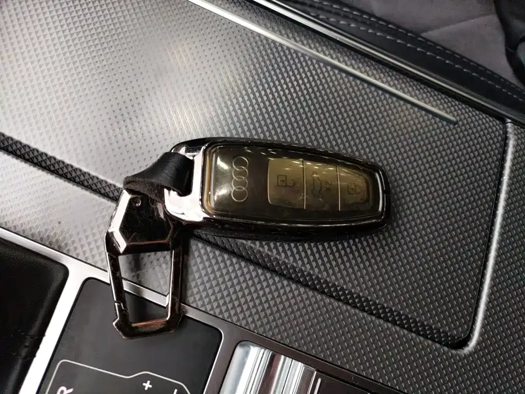 Audi A6L 2023 из CN, фото 6
