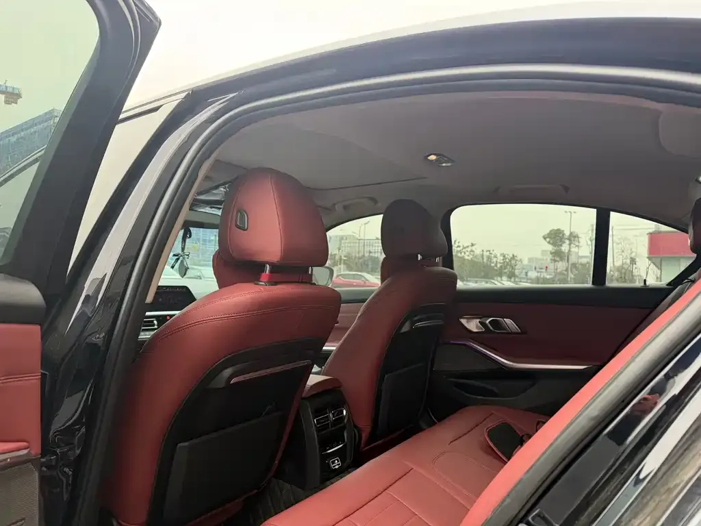 BMW 3 Series 2021 из CN, фото 3