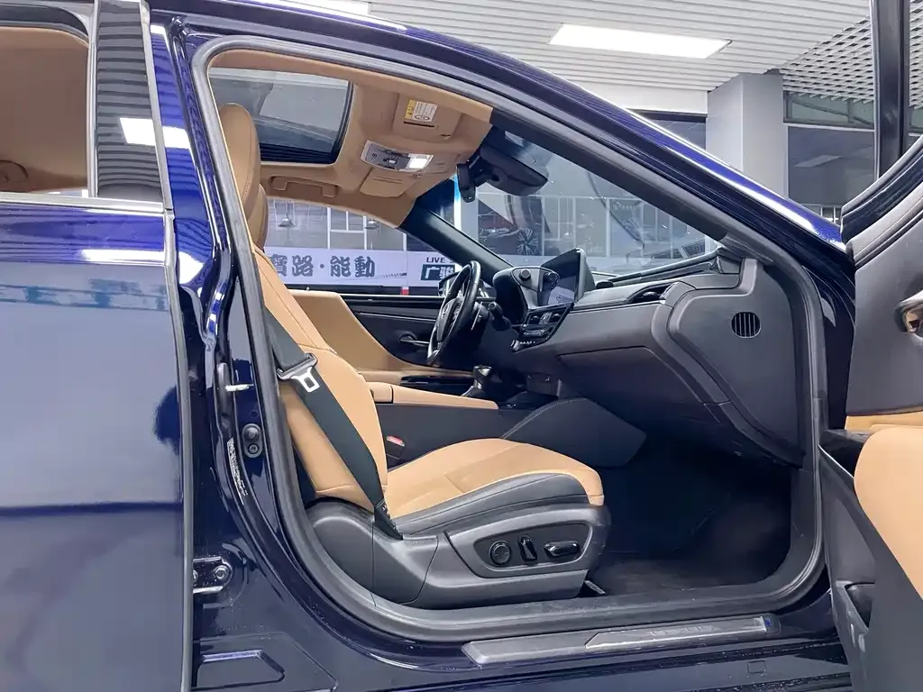 Lexus ES 2023 из CN, фото 2