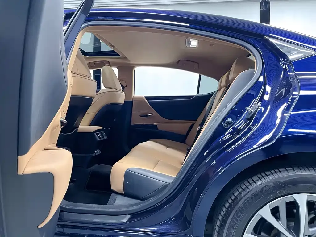 Lexus ES 2023 из CN, фото 5