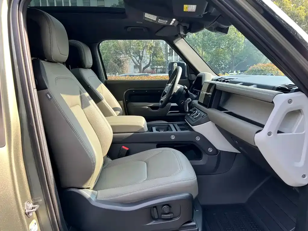 Land Rover Defender 2023 из CN, фото 3