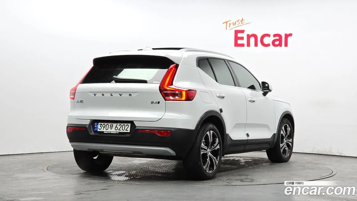 Volvo XC40 — фото 4
