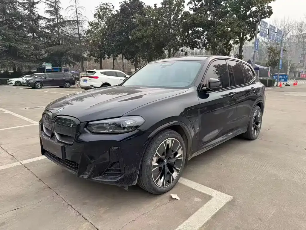 BMW iX3 — фото 1