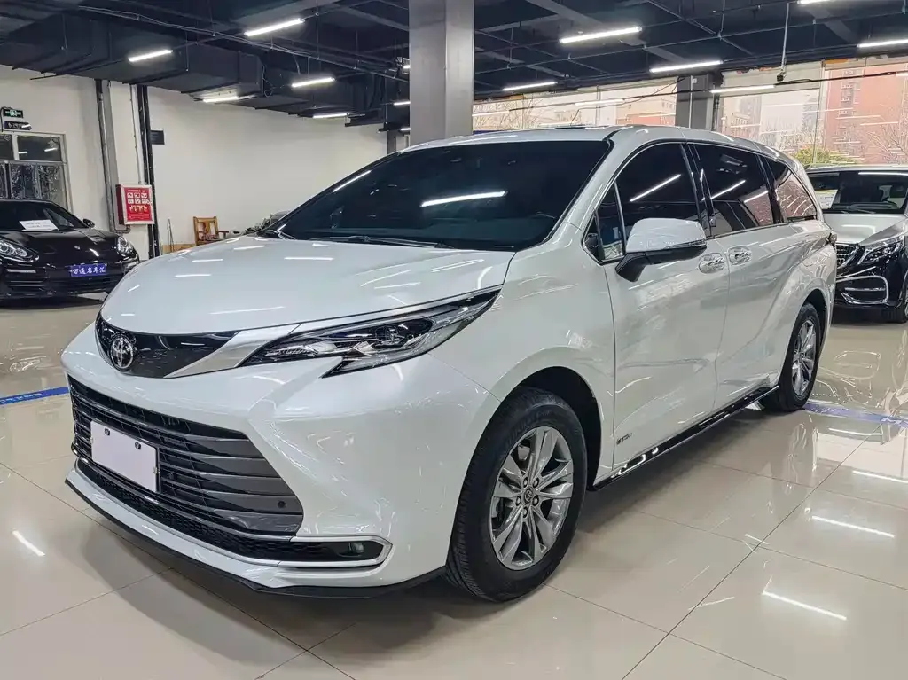 Toyota Sienna 2024 из CN, фото 1