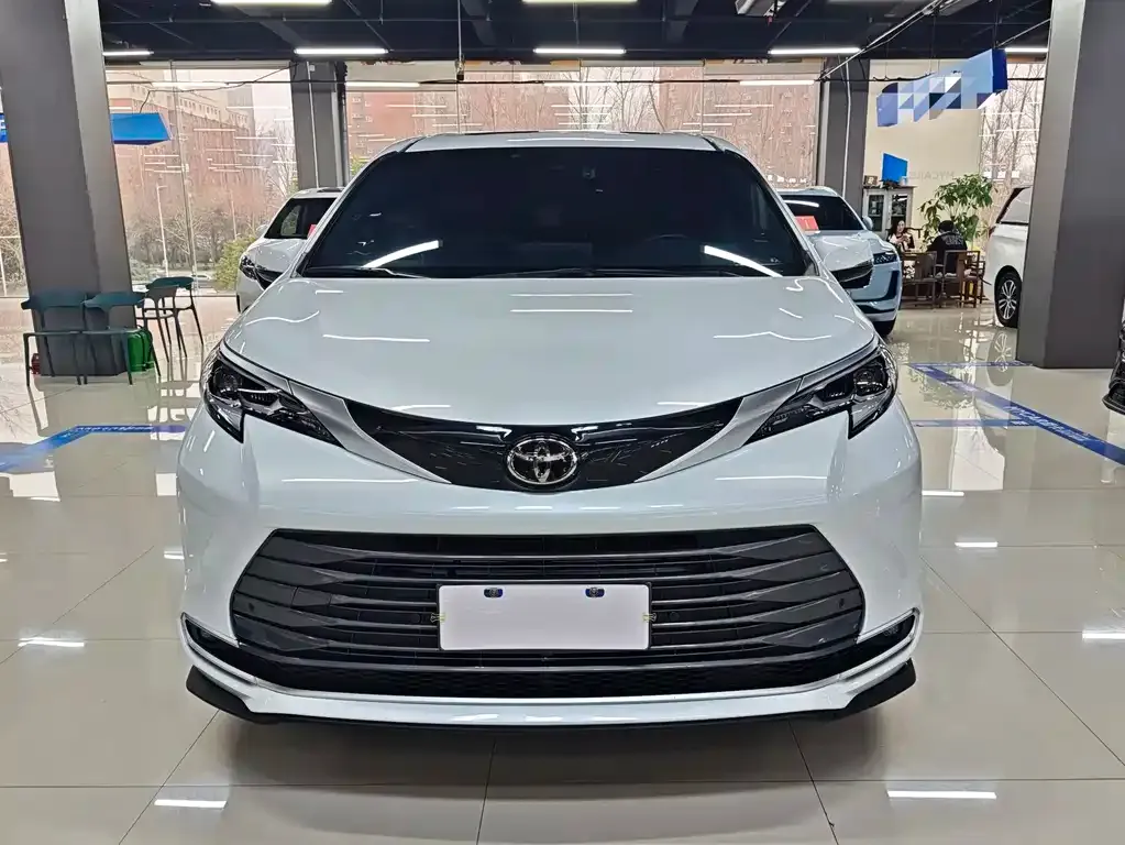 Toyota Sienna 2024 из CN, фото 7