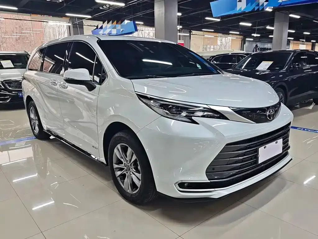 Toyota Sienna 2024 из CN, фото 3