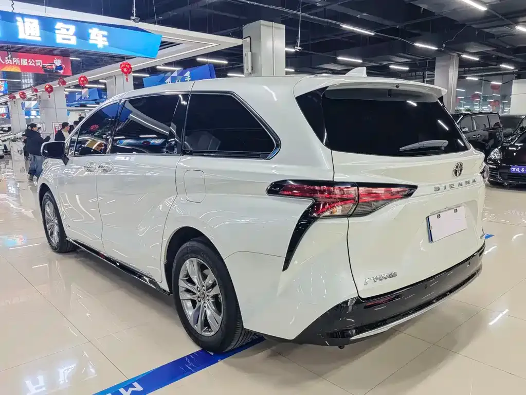 Toyota Sienna 2024 из CN, фото 4