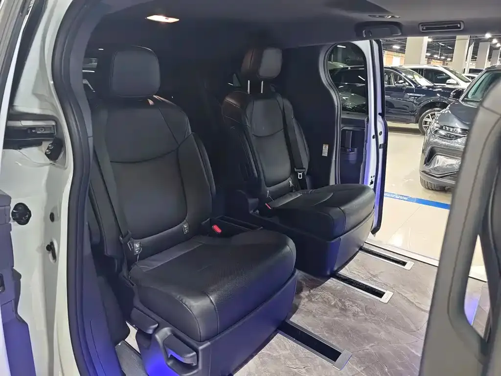 Toyota Sienna 2024 из CN, фото 6
