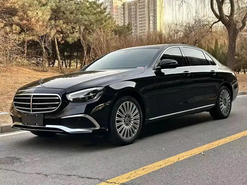Mercedes-Benz E-Class — фото 1