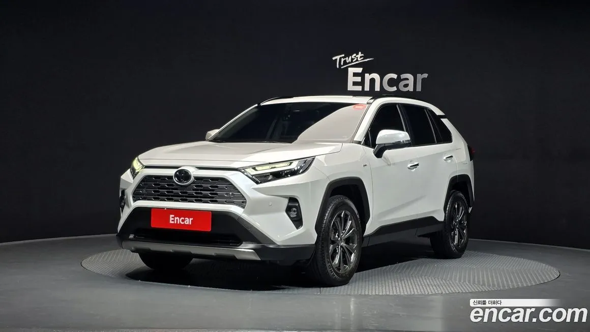 Toyota RAV4 — фото 1