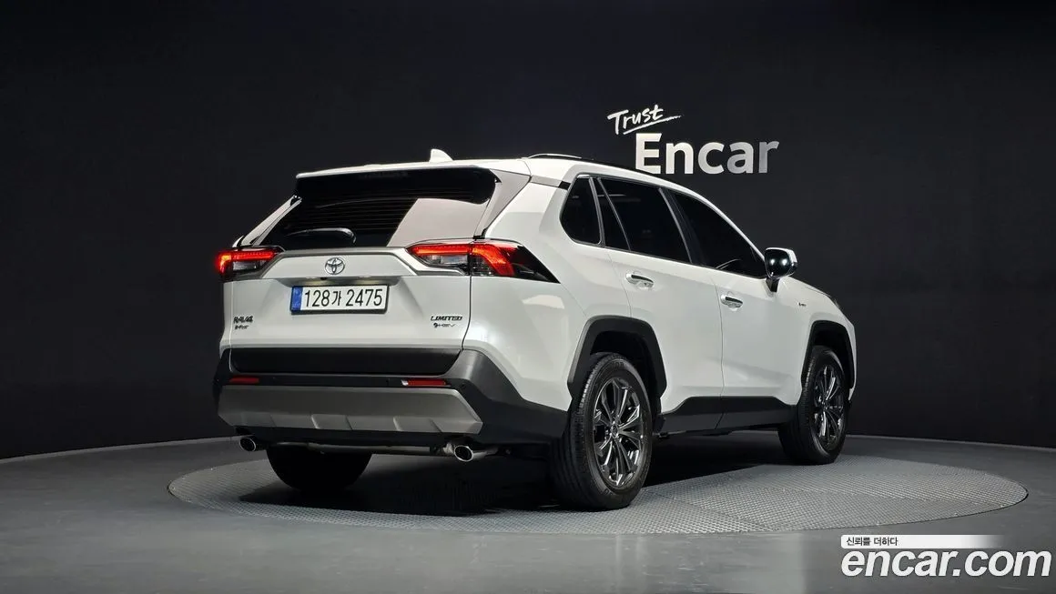 Toyota RAV4 — фото 10