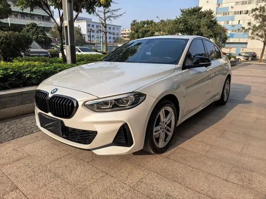 BMW 1 Series 2021 из CN, фото 1