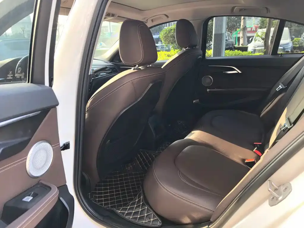 BMW 1 Series 2021 из CN, фото 3