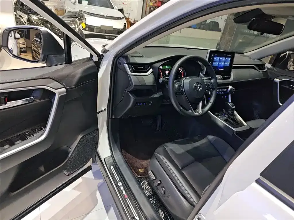 Toyota RAV4 2023 из CN, фото 9