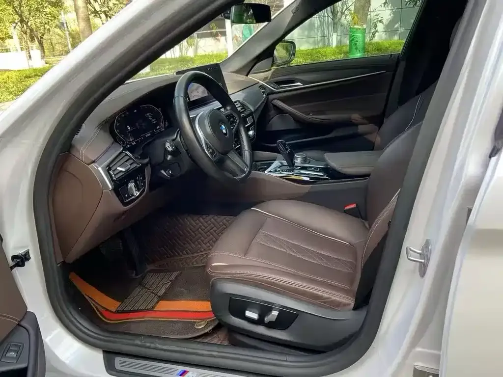 BMW 5 Series 2021 из CN, фото 2