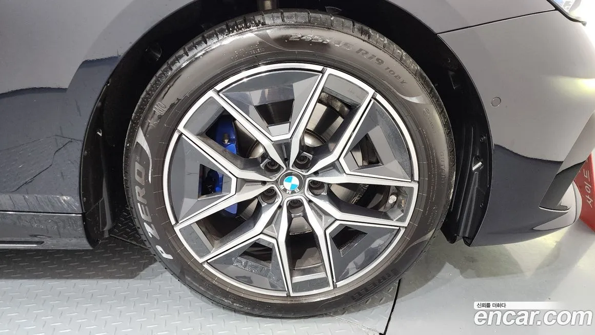 BMW 5-Series 2025 из KR, фото 9