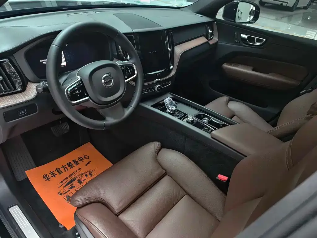 Volvo XC60 2024 из CN, фото 3