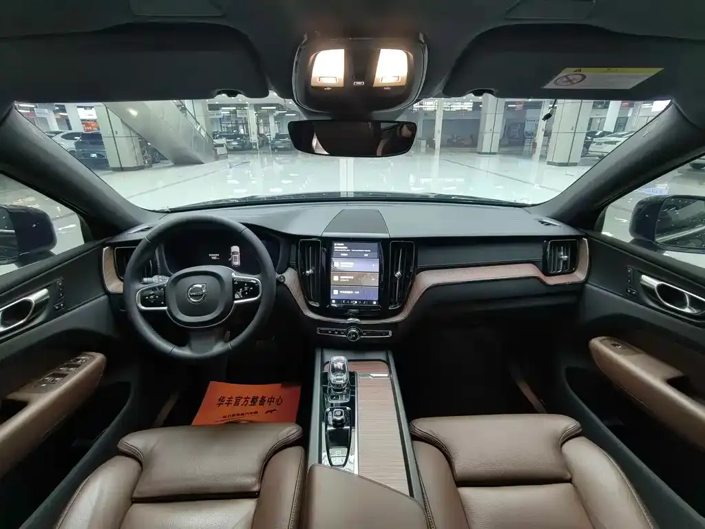 Volvo XC60 2024 из CN, фото 2