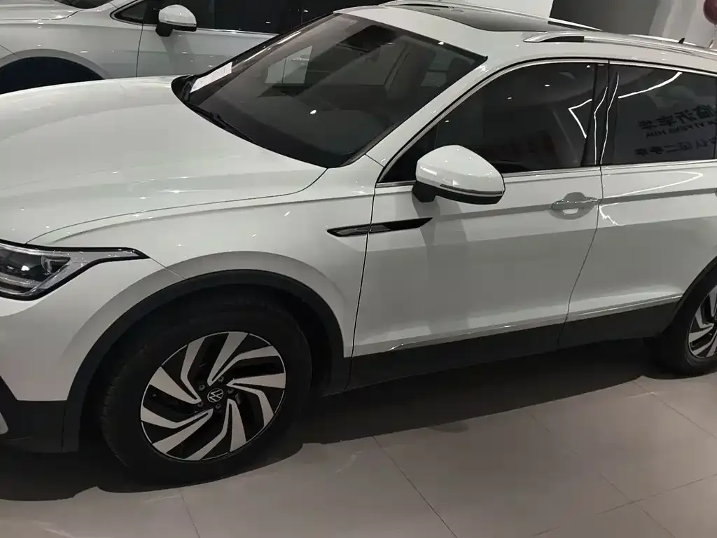 Volkswagen Tiguan L 2023 из CN, фото 8
