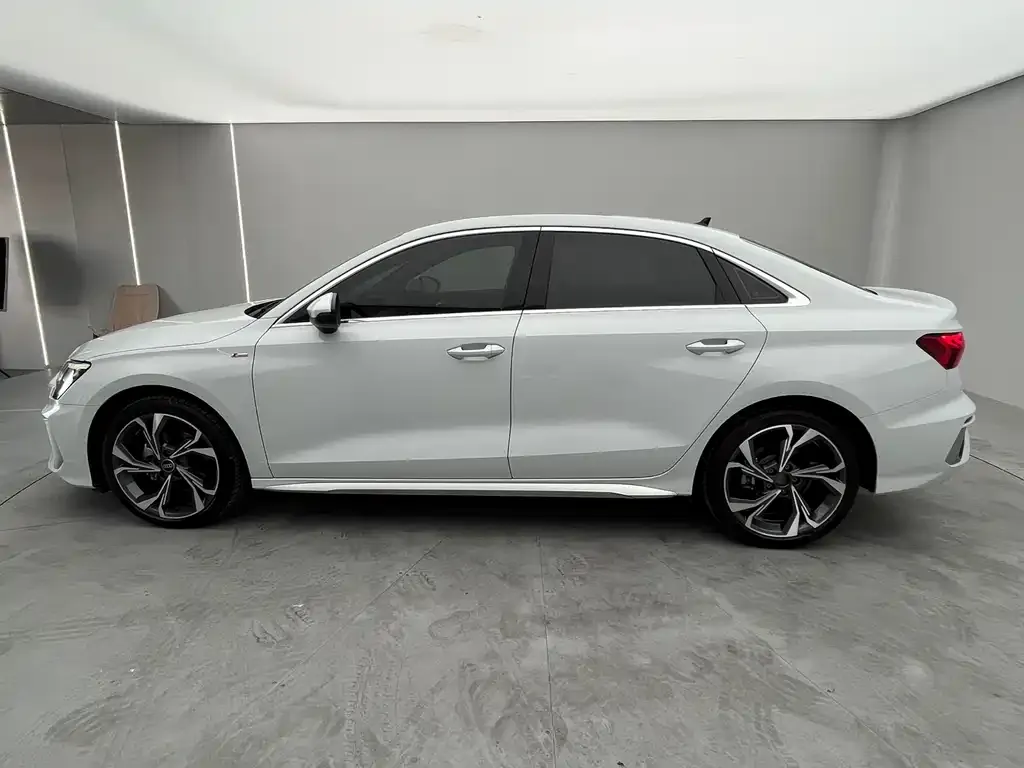 Audi A3 2022 из CN, фото 2