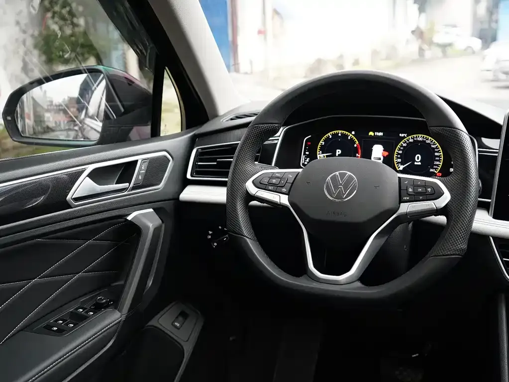 Volkswagen Tiguan L 2023 из CN, фото 10